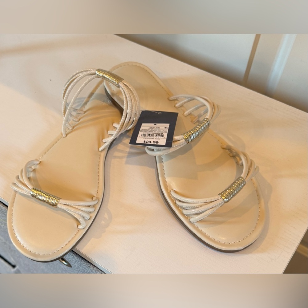 4/$18 Universal Thread Elegant Cream Sandals